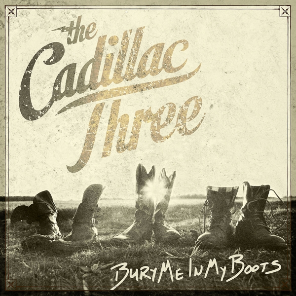 Albumcover mit Stiefeln auf einem Feld und den Worten „Bury Me In My Boots“. Sepia-Ton.