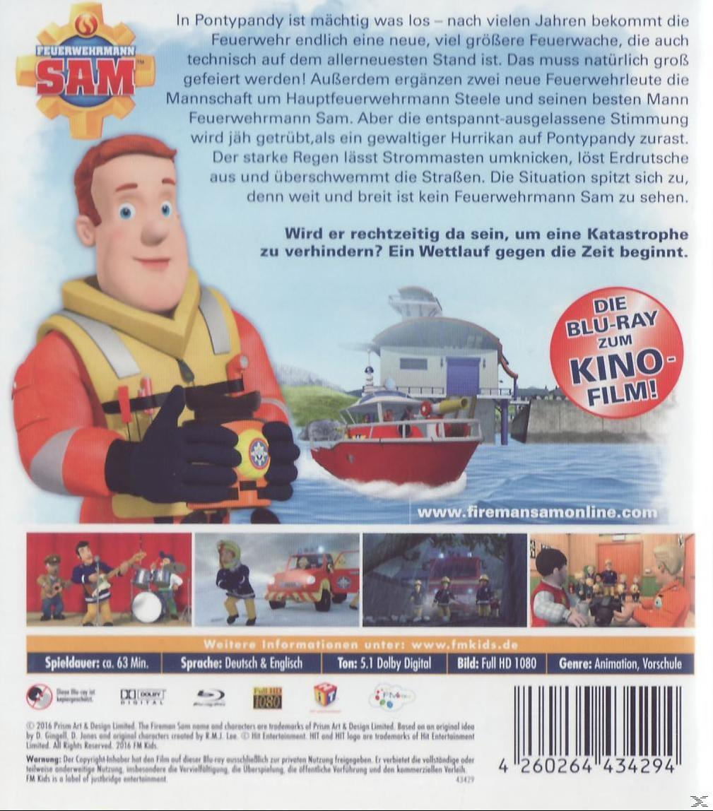 DVD-Hülle von Feuerwehrmann Sam. Es zeigt Sam und ein Boot in einer Cartoon-Szene.