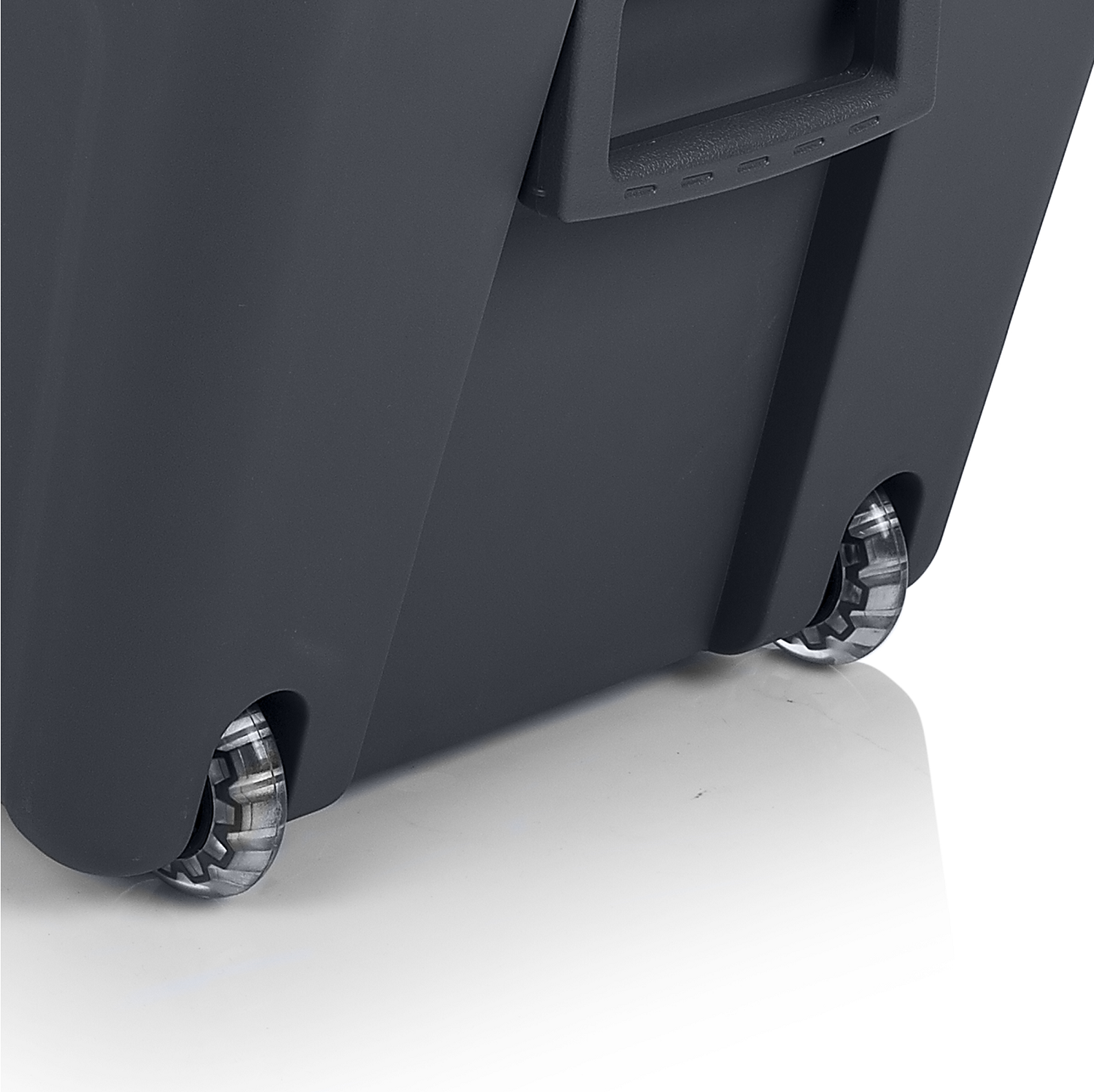Une valise gris foncé avec deux petites roues sur une surface réfléchissante.