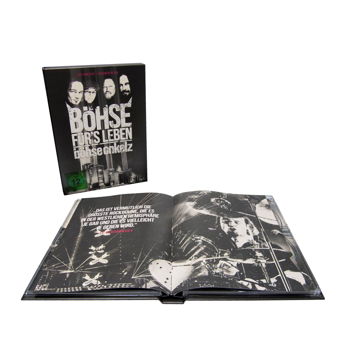 Ein Buch und DVD-Set. Das Buch ist auf einer Seite mit Schwarz-Weiß-Bild geöffnet.