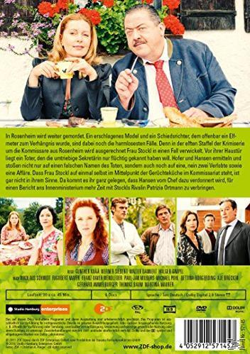 Rückseite einer DVD mit einem Paar, zwei Männern und einer Frau. Enthält Text und Logos.