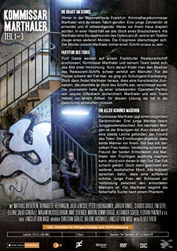 Filmplakat mit Mann auf Treppe. Text und Graffiti sind sichtbar.