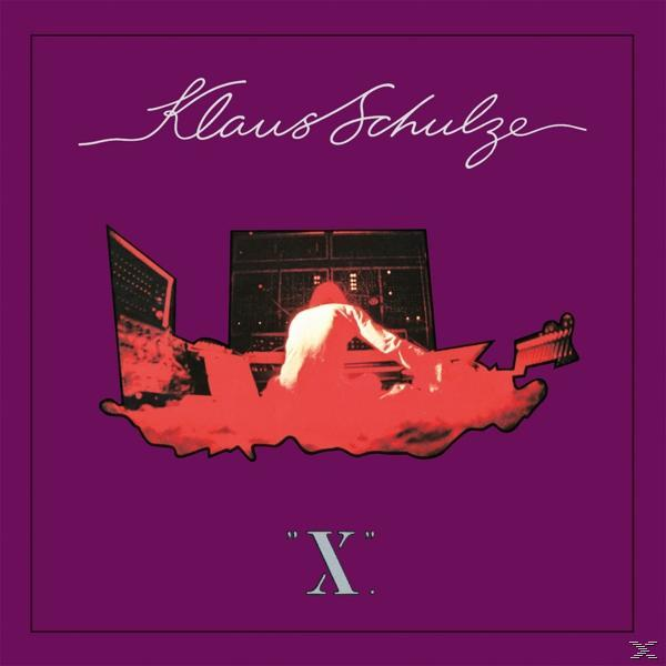 Ein Albumcover mit dem Text 'Klaus Schulze' und dem Titel 'X'. Ein rotes Bild einer Person mit Geräten.