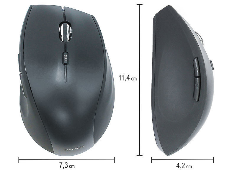 Dunkelgraue Maus mit Maßangaben. Maße: 7,3 cm breit, 11,4 cm hoch und 4,2 cm dick.
