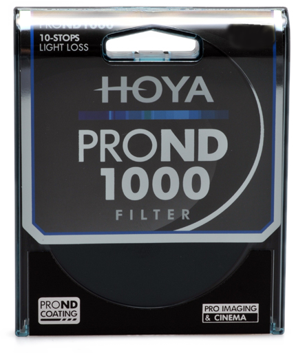 Schwarze Filterverpackung mit weißem und blauem Text. Text enthält 'HOYA PROND 1000 FILTER'.