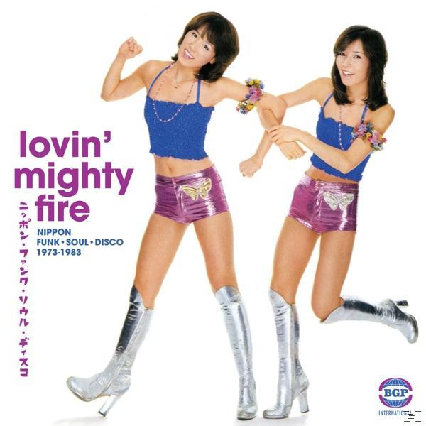 Albumcover: Zwei Frauen in glitzernden Outfits, hohen Stiefeln und Posen.