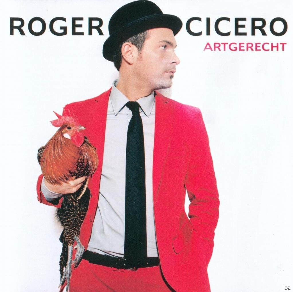 Mann in rotem Anzug und schwarzem Hut hält einen Hahn vor weißem Hintergrund. Der Text lautet Roger Cicero.