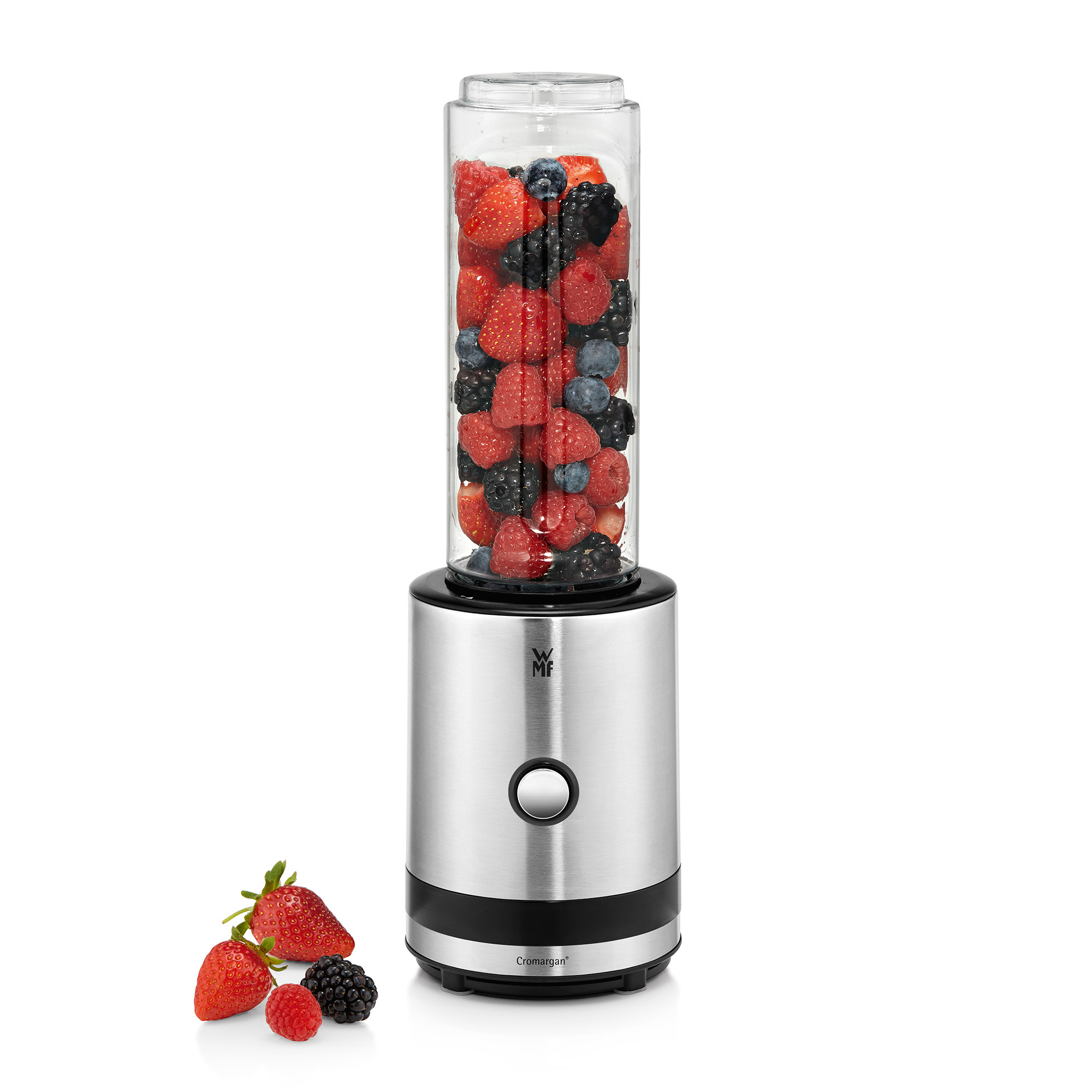 Silberner Mixer mit Beeren in einem Glasbehälter.