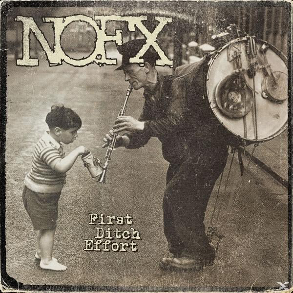 Albumcover, NOFX-Band. Ein Mann spielt Klarinette, ein Kind gibt ihm einen Schuh, Sepia-Ton.