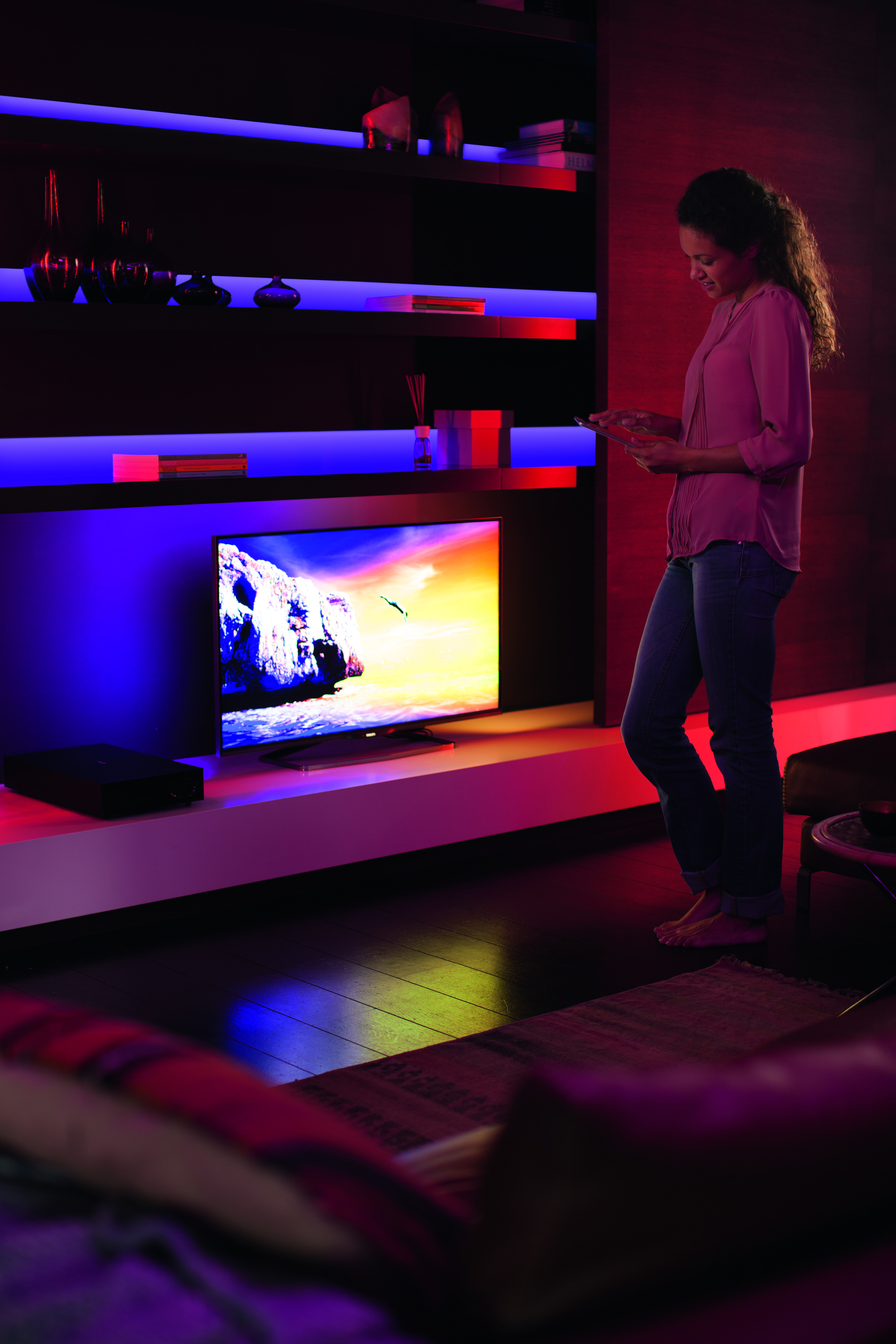 PHILIPS Hue LightStrip+ 2m Basis inkl. Hue Bridge Vorteilspack LED Strip