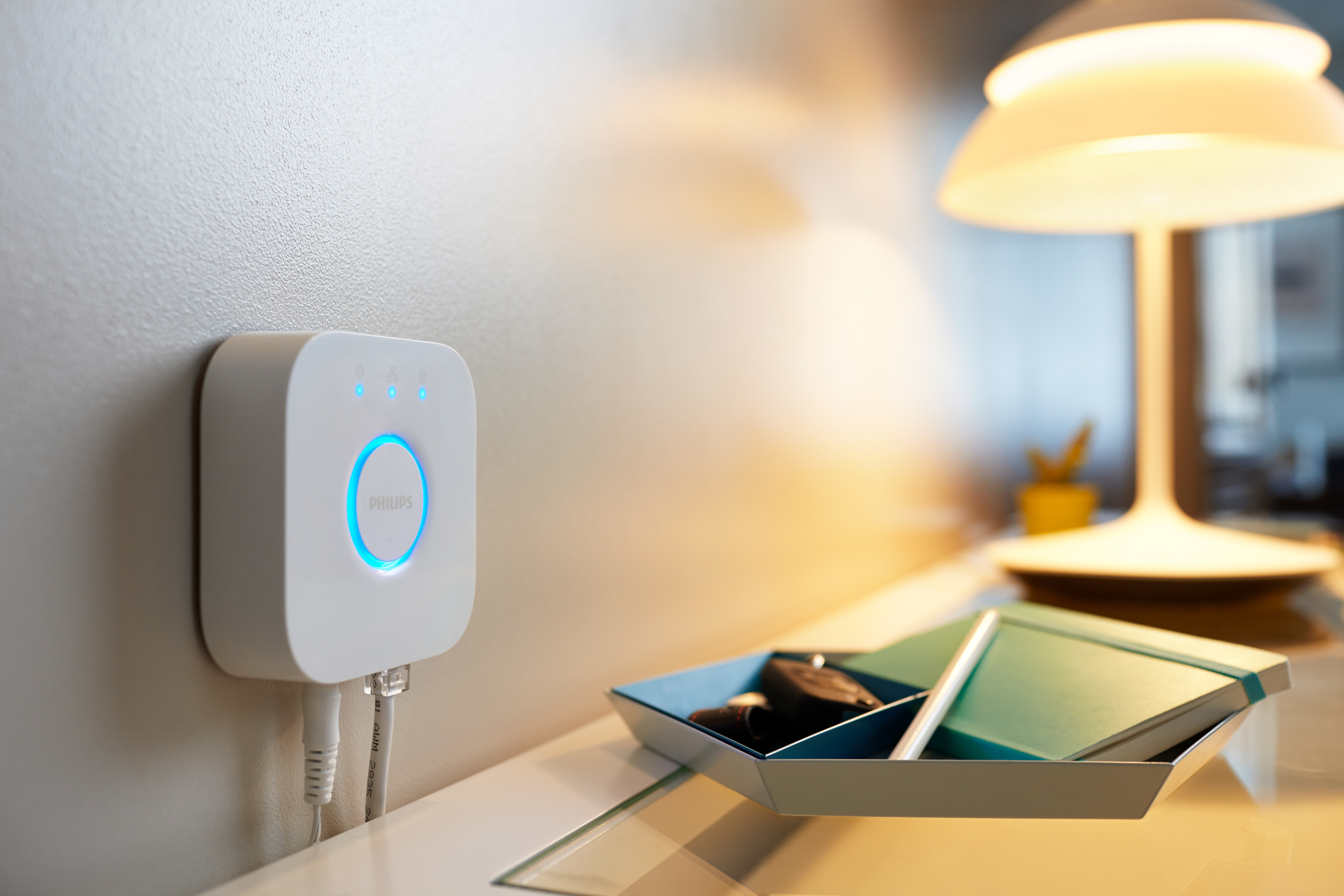 PHILIPS Hue LightStrip+ 2m Basis inkl. Hue Bridge Vorteilspack LED Strip