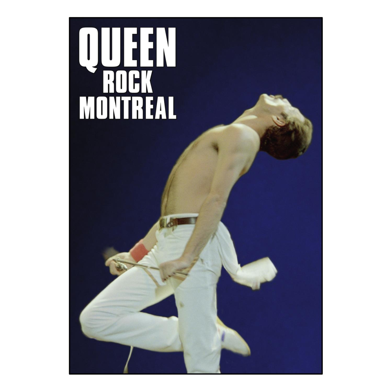 Freddie Mercury, oben ohne, singt auf der Bühne, mit dem Text 'QUEEN ROCK MONTREAL'.