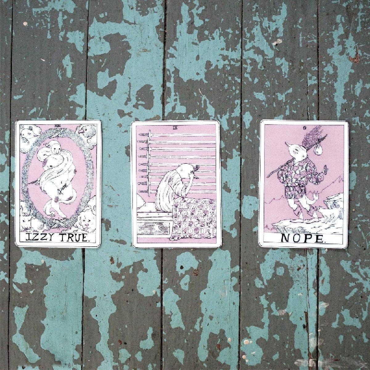 Drei Tarotkarten auf einer blau-grünen Holzoberfläche. Jede hat eine cartoonartige Illustration und Text.