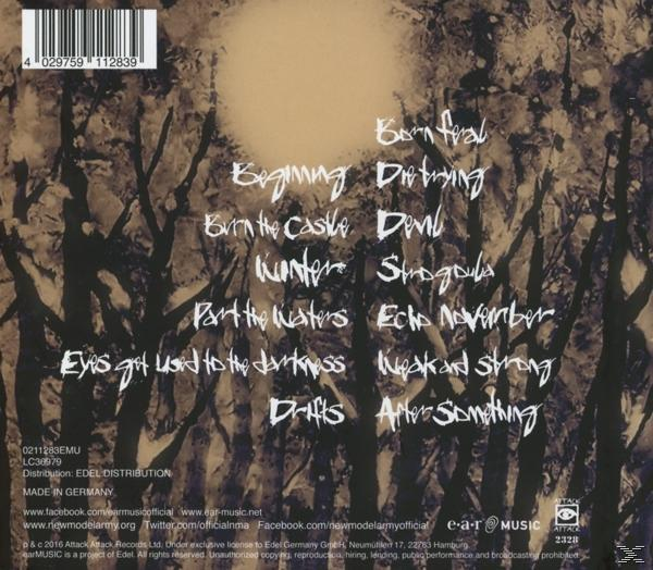 Albumcover mit Titelliste und einem Waldhintergrund.