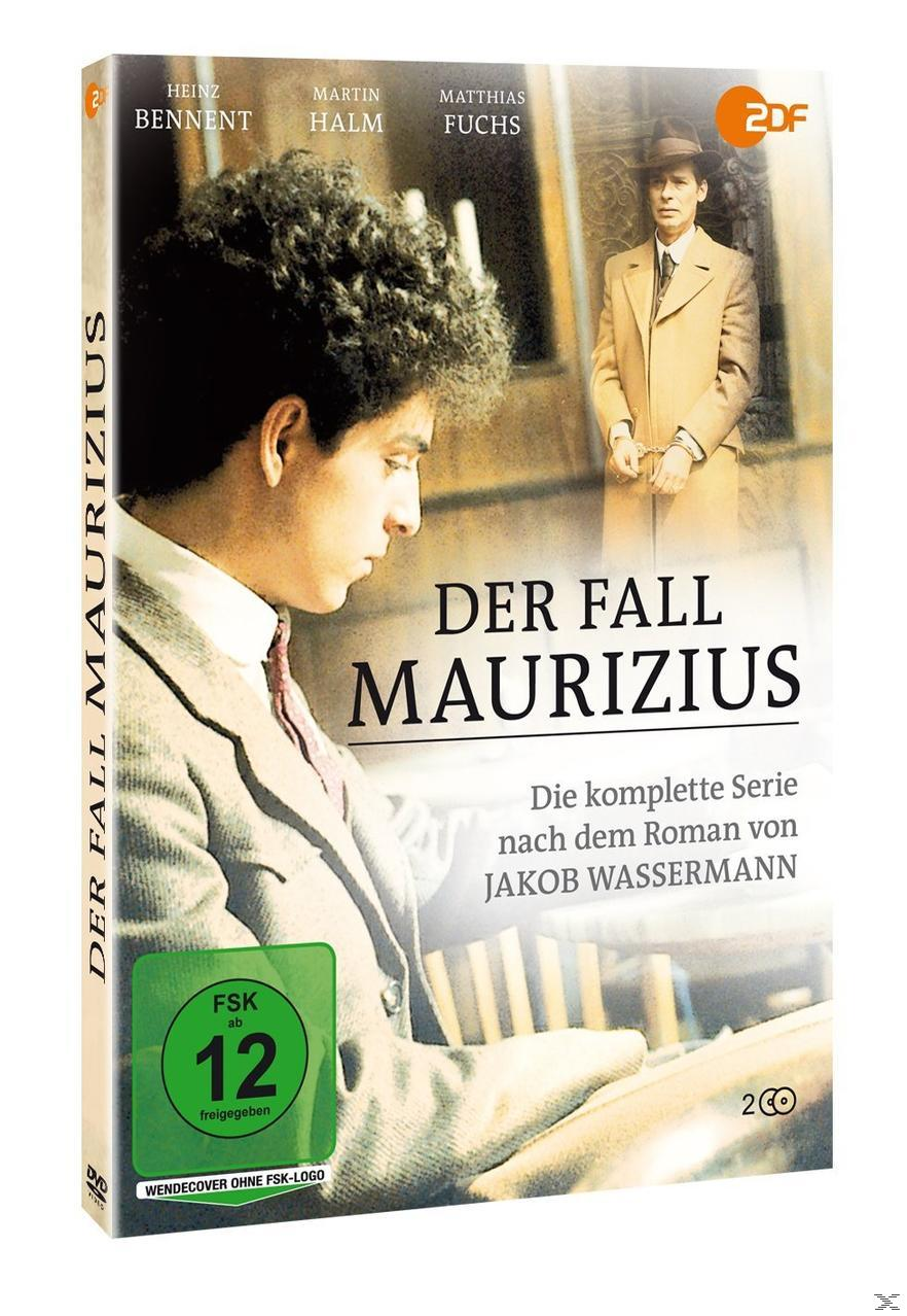 DVD-Hülle. Ein Mann betrachtet ein Buch. Ein anderer Mann in einem Mantel steht hinter ihm.