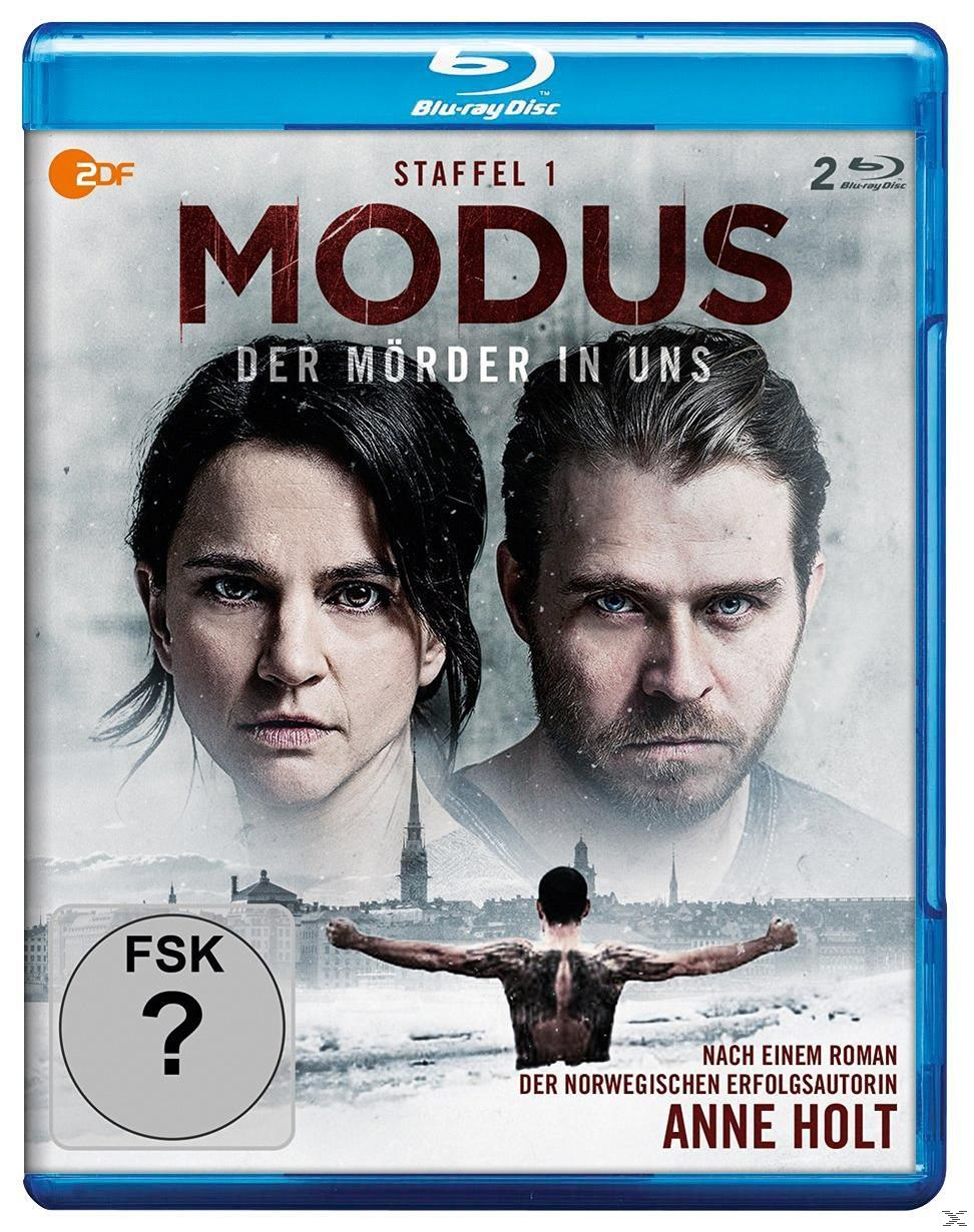 Blu-ray-Cover von Modus. Zwei Personen blicken nach vorne, mit einer Stadtlandschaft im Hintergrund.
