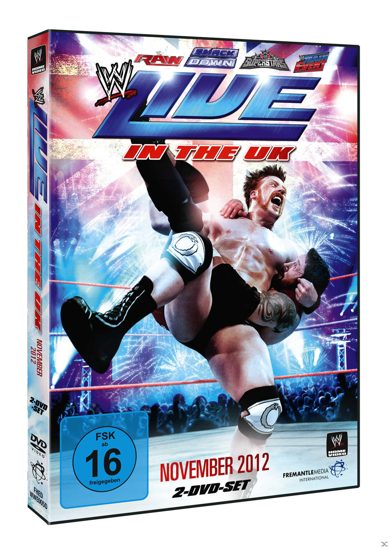 DVD-Cover von WWE Live in the UK. Zwei Wrestler in Aktion. Blauer und roter Hintergrund mit Text.
