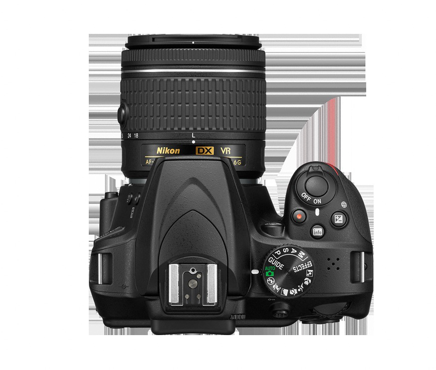 Draufsicht auf eine Nikon-Kamera. Sie ist schwarz und hat ein Objektiv. Die Bedienelemente sind sichtbar.