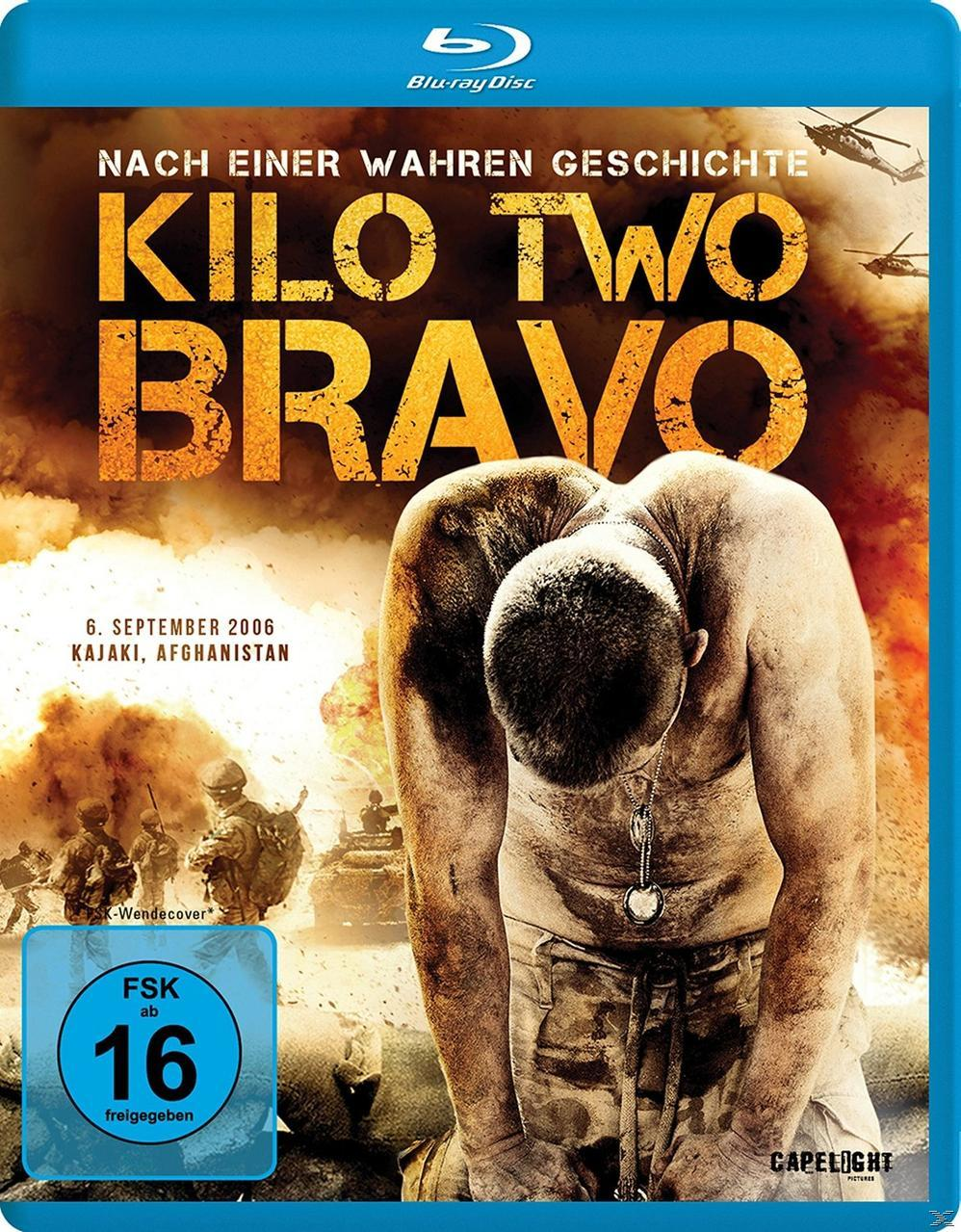 DVD-Cover für den Film Kilo Two Bravo, mit einem Mann ohne Hemd und Militärbildern.