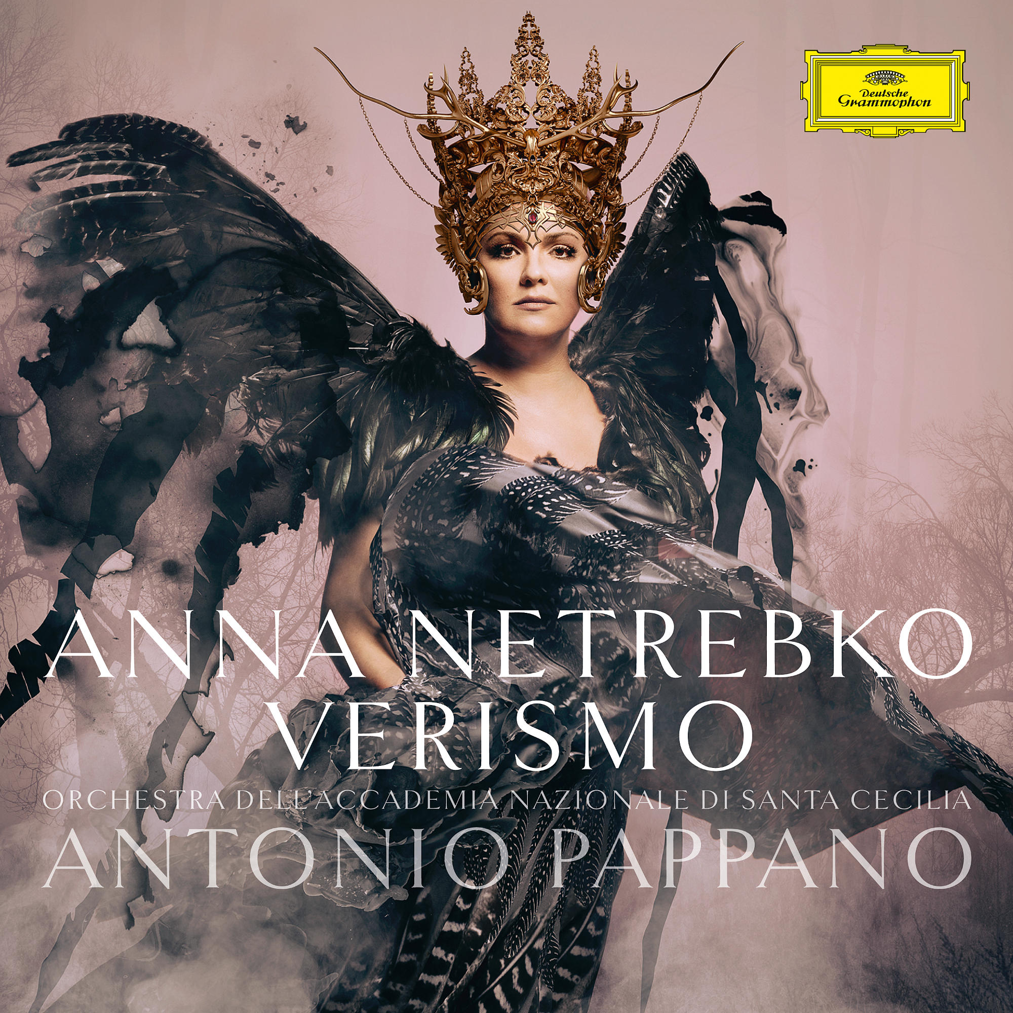 Albumcover mit Sängerin Anna Netrebko. Sie trägt eine goldene Krone und schwarze Flügel. Der Titel ist 'Verismo'.