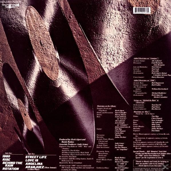 Rückseite eines Albumcovers mit Text und Credits. Das Cover hat ein braunes Farbschema.