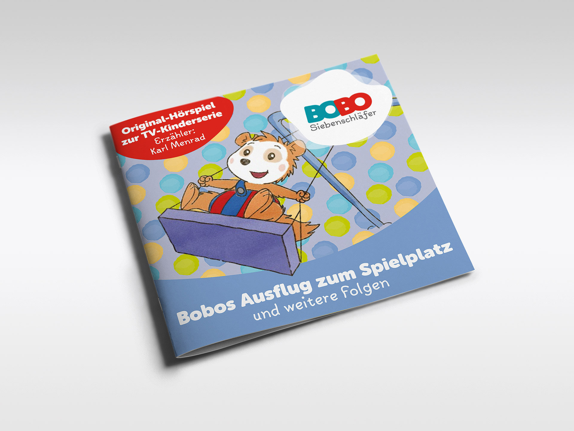 Buchcover. Ein Cover mit einem Bären auf einer Schaukel und Text auf Deutsch. Punkte im Hintergrund, blau und gelb.