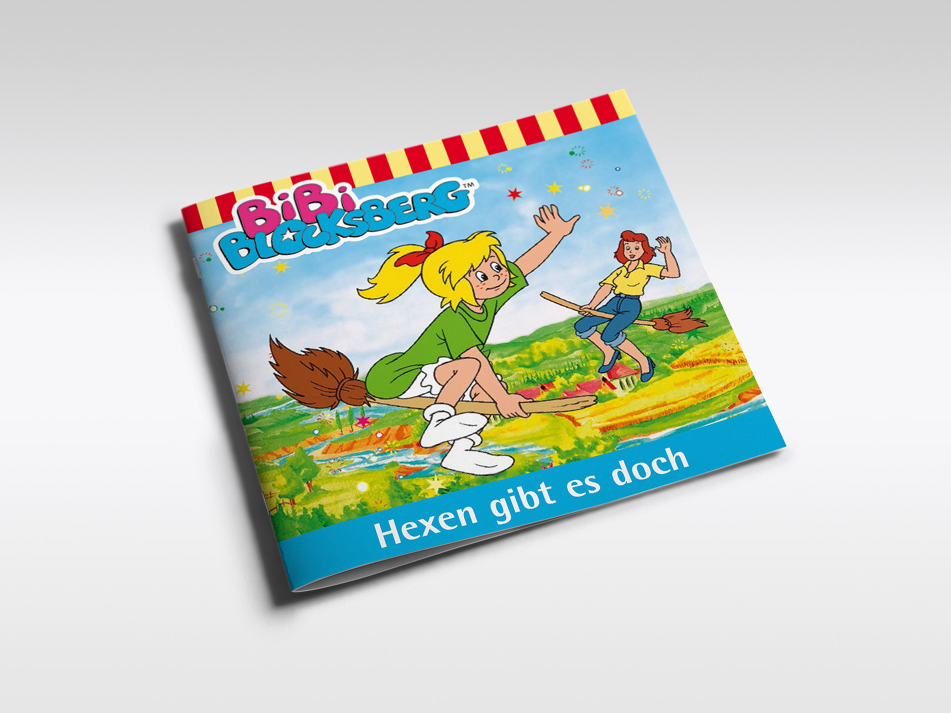 Buchcover zeigt zwei Mädchen auf einem Besen. Text: Hexen gibt es doch, Bibi Blocksberg.