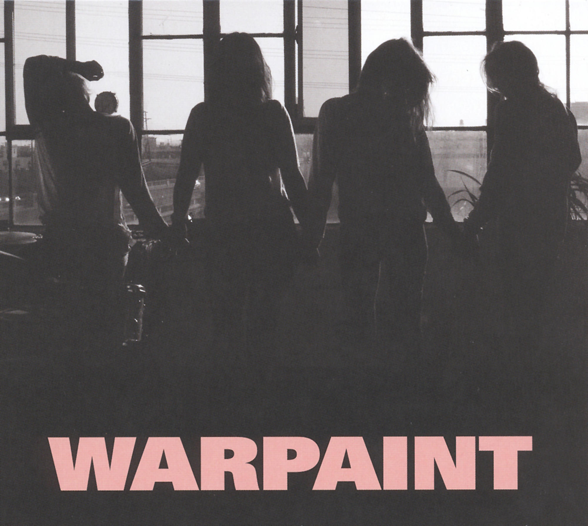 Albumcover für Warpaint mit vier schattenhaften Figuren, die sich vor einem Fenster an den Händen halten.