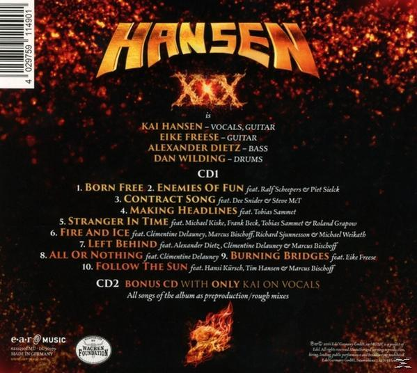 CD-Rückseite: Albumdetails, Titelliste, Bandmitglieder, Feuerbild, dunkler Hintergrund, deutscher und englischer Text.