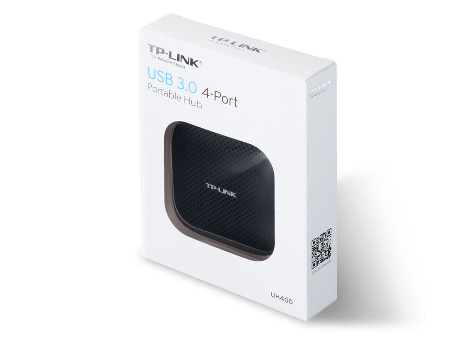 Siyah kare USB 3.0 4 portlu taşınabilir bir hub ile beyaz bir kutu.