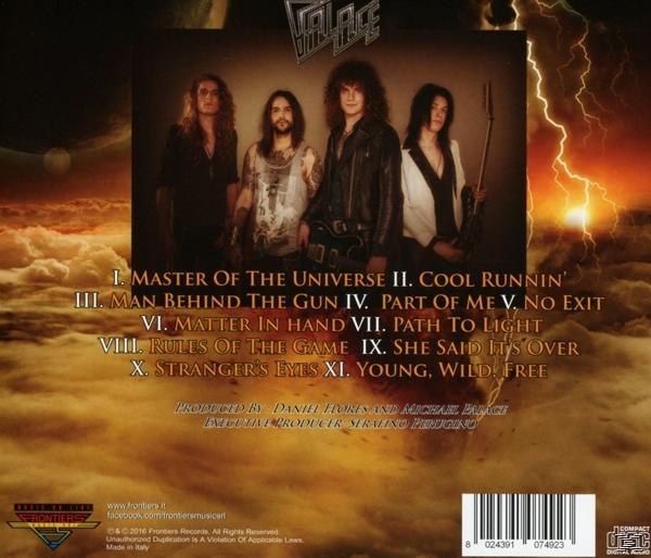 Groupe de quatre hommes aux cheveux longs, pochette de l'album de Palace, fond d'orage.