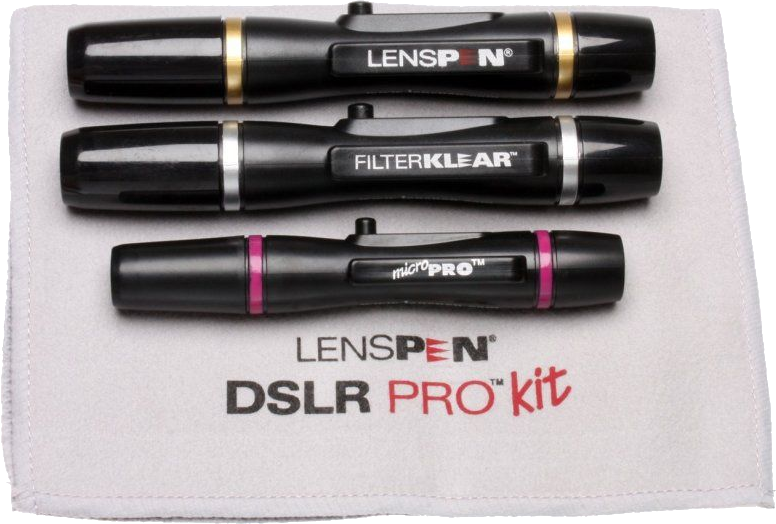 Három fekete LensPen tisztítóeszköz fehér kendőn, LensPen és DSLR PRO kit felirattal.