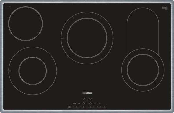 Schwarzes Induktionskochfeld. Vier runde Kochzonen und eine rechteckige Zone. Bosch-Logo unten.