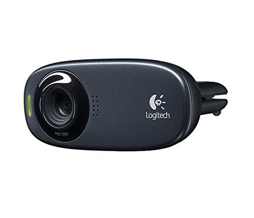 Bir mercek, mikrofon delikleri, Logitech logosu ve bir montaj klipsi olan siyah Logitech web kamerası.