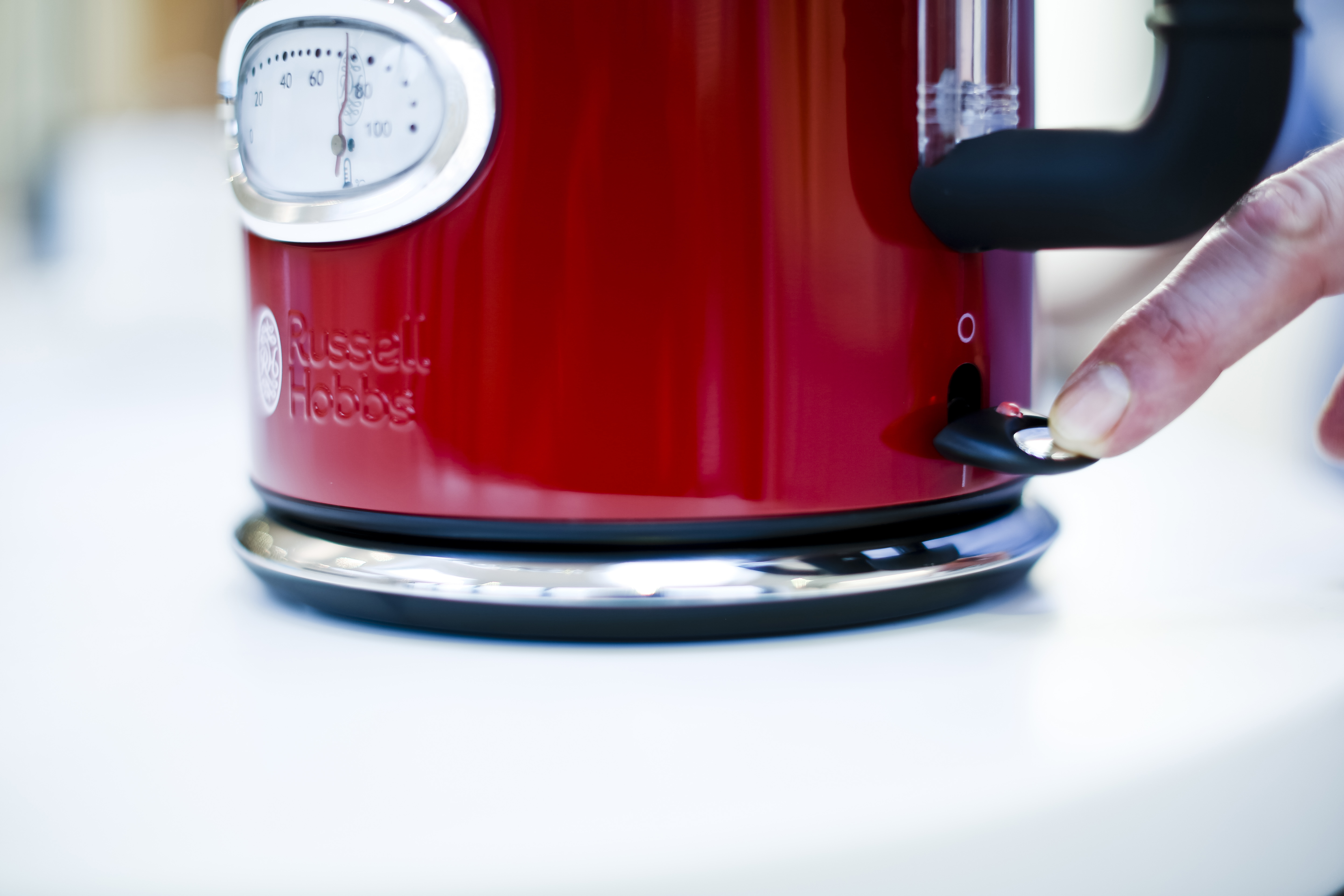 RUSSELL HOBBS Bouilloire Retro Ribbon (21670-70)