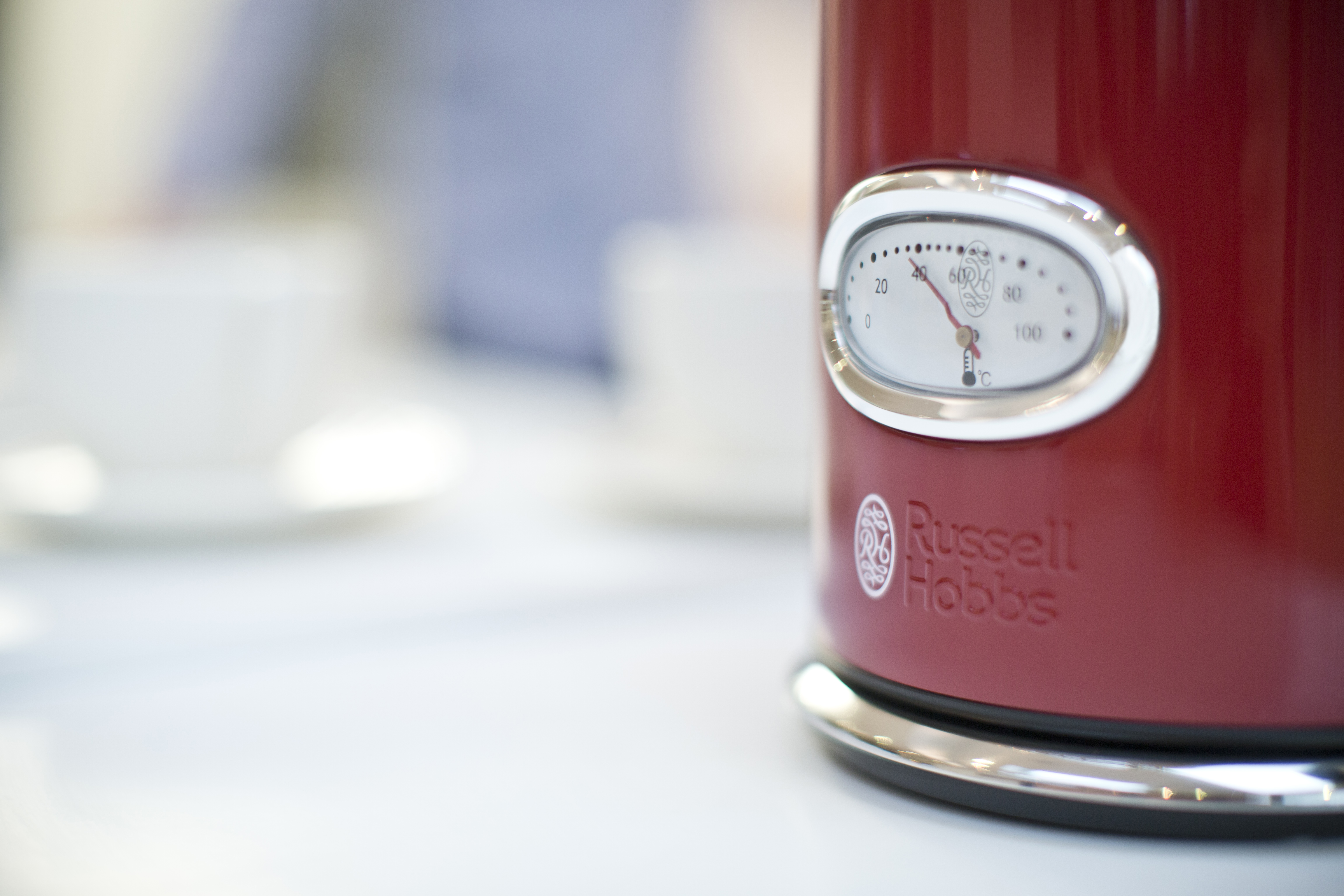 RUSSELL HOBBS Bouilloire Retro Ribbon (21670-70)