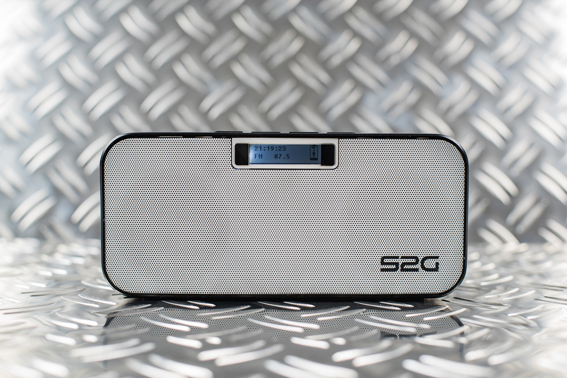 SOUND2GO 10118 Heavy Metal Radio, Bluetooth, Silber/Schwarz