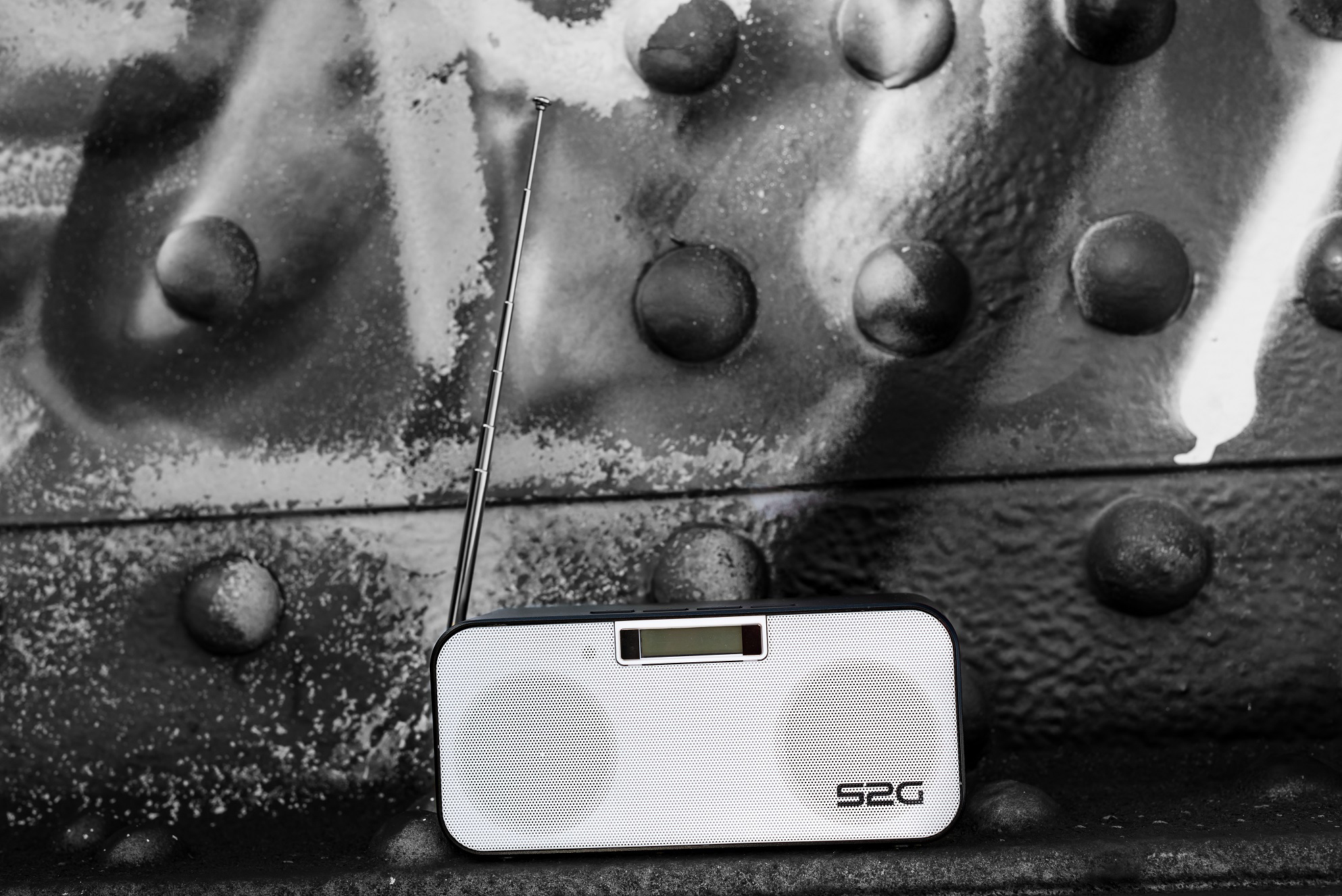 SOUND2GO 10118 Heavy Metal Radio, Bluetooth, Silber/Schwarz
