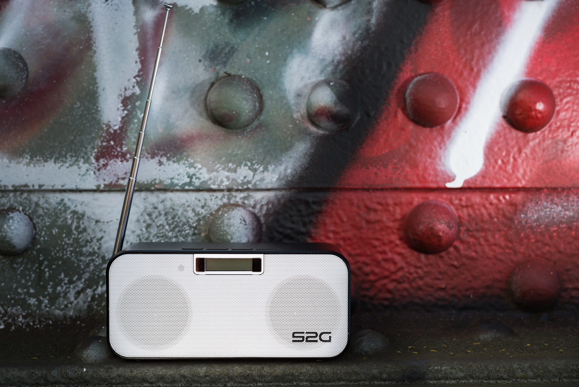 SOUND2GO 10118 Heavy Metal Radio, Bluetooth, Silber/Schwarz