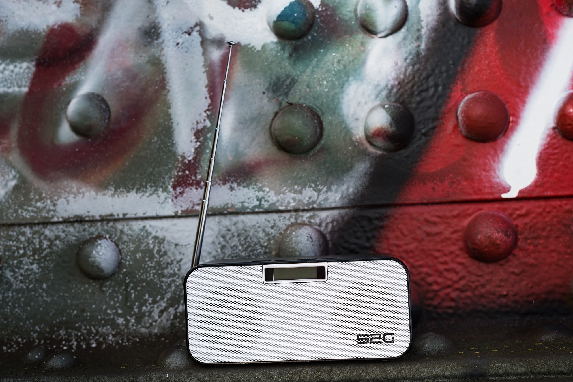 SOUND2GO 10118 Heavy Metal Radio, Bluetooth, Silber/Schwarz