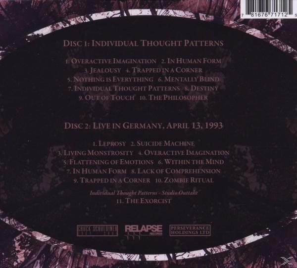 Rückseite eines Albums mit Titellisten, Logos und Text auf dunklem Hintergrund.