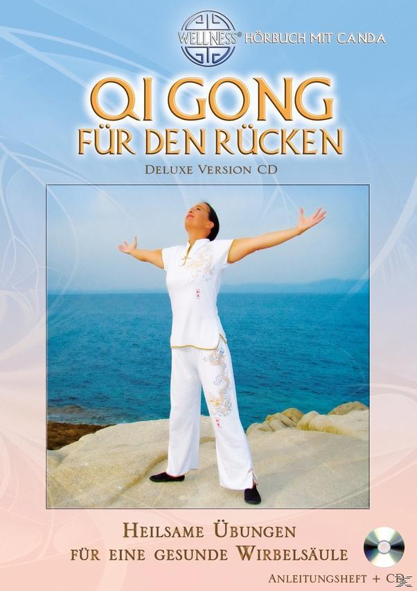 Frau in Weiß macht Qi Gong am Meer. Buchcover mit Text 'Qi Gong für den Rücken'.
