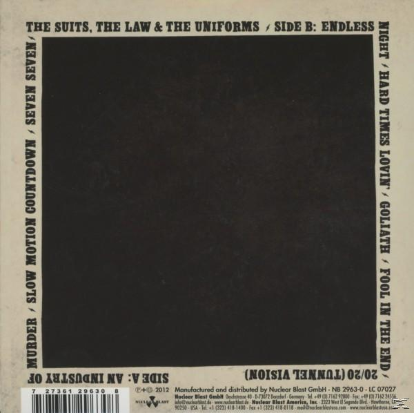CD-Rückseite mit schwarzem Quadrat, Text und Barcode. Der Hintergrund ist schwarz.