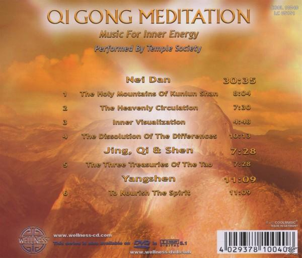 CD-Cover für Qi Gong Meditation mit Text und Titelliste. Der Hintergrund hat einen warmen, leuchtenden Orange- und Gelbton.