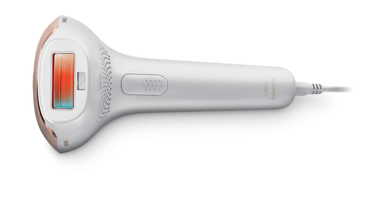 Fehér Philips Lumea készülék rózsaarany díszítéssel. Fehér felületen fekszik.