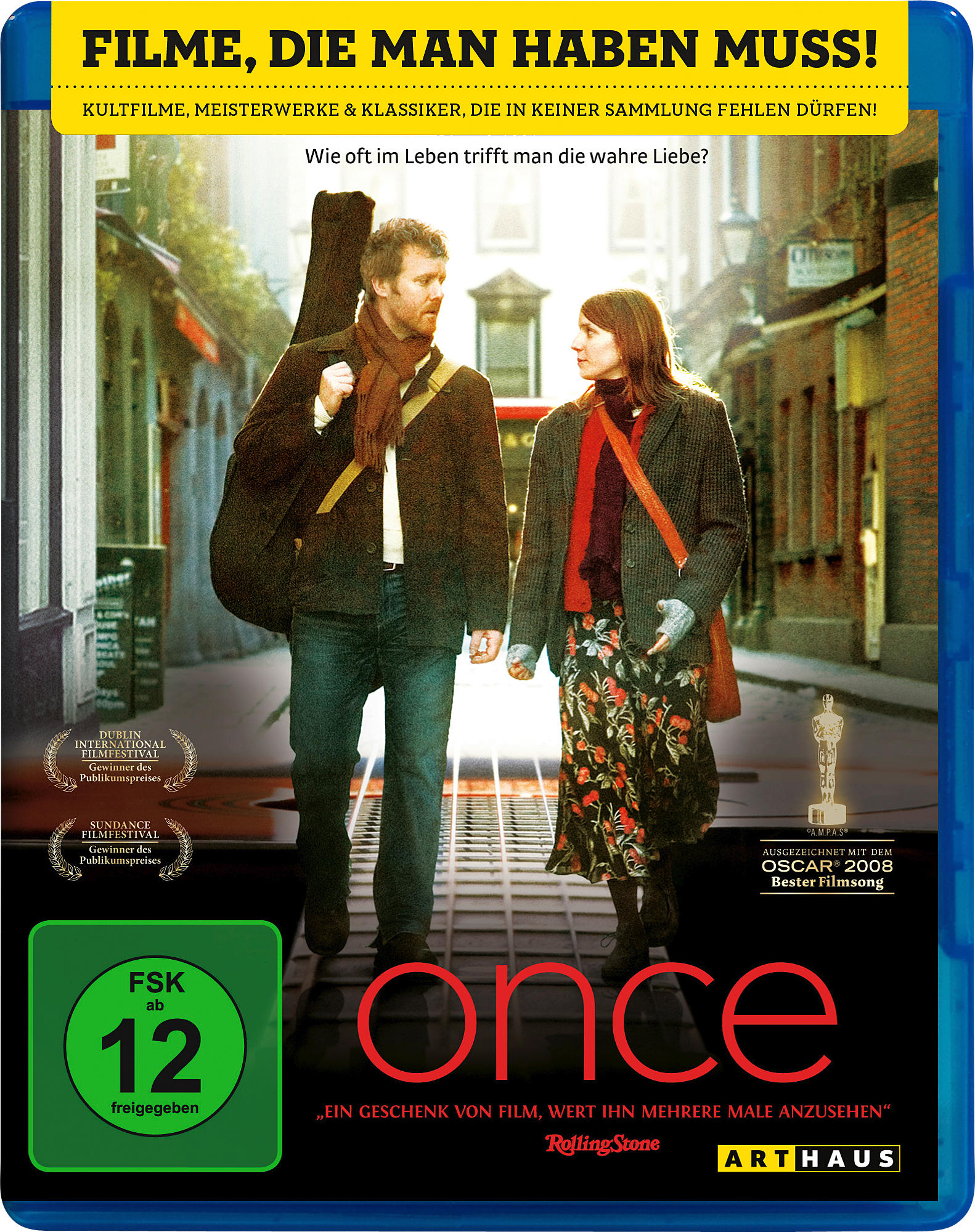 Filmcover "Once": Paar geht auf der Straße, Gitarrenkoffer. Grünes Bewertungsschild.