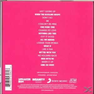Rosa CD-Cover mit weißem Text. Songtitel sind aufgelistet. Logos von Speakerbox, Insanity, Sony Music und JEM sind sichtbar.