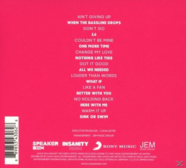 Rosa Albumcover mit Songtiteln, Künstler- und Label-Logos. Enthält einen Barcode und eine Titelliste.