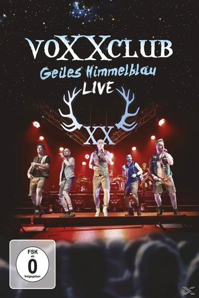 DVD-Cover: Band Voxxclub live auf der Bühne. Bühne mit Lichtern, Publikum im Hintergrund.