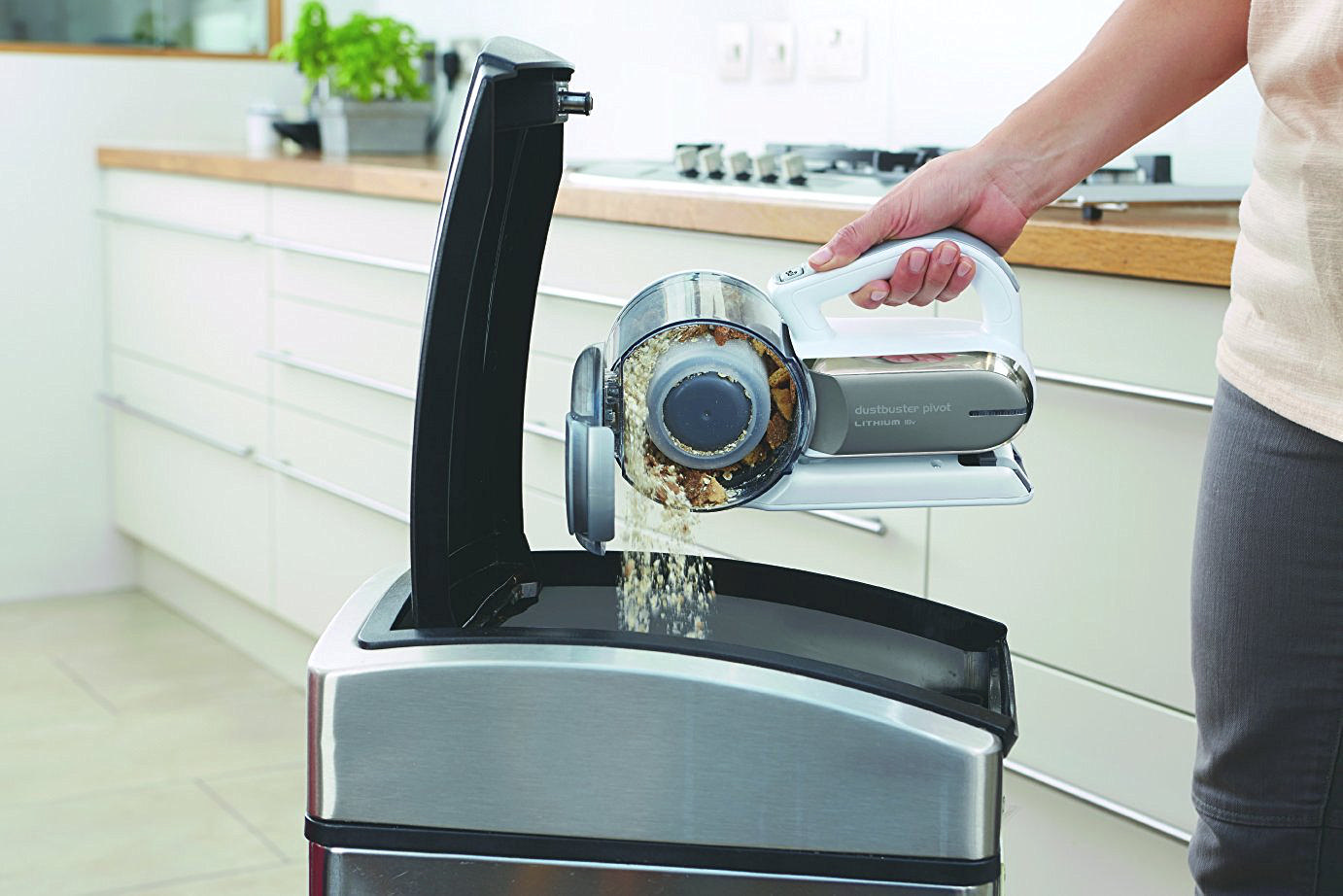 BLACK & DECKER PV1820L 18V/35W Li-Ion Döner Kafa Siklonik Sistem Şarjlı Süpürge